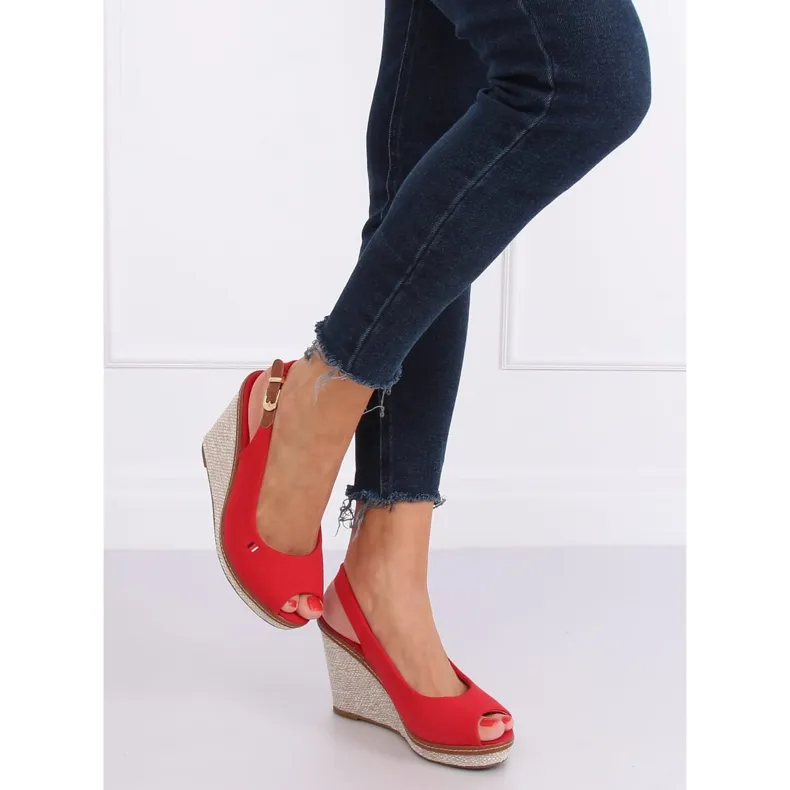 Rode sandalen met sleehak R132P Rood